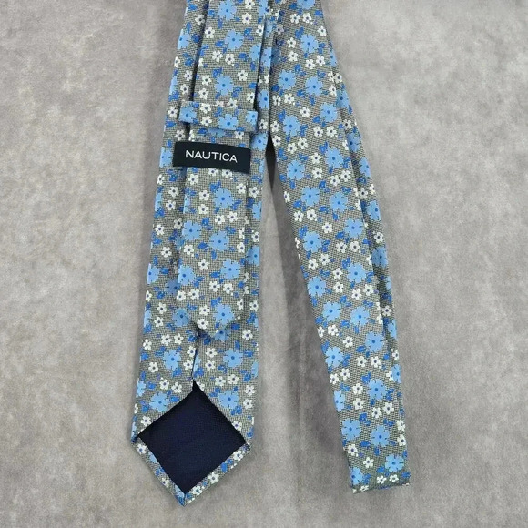 Nautica Blue Gray White Floral 100% Polyester Executive Men's Neck Tie - Picture 3 of 6